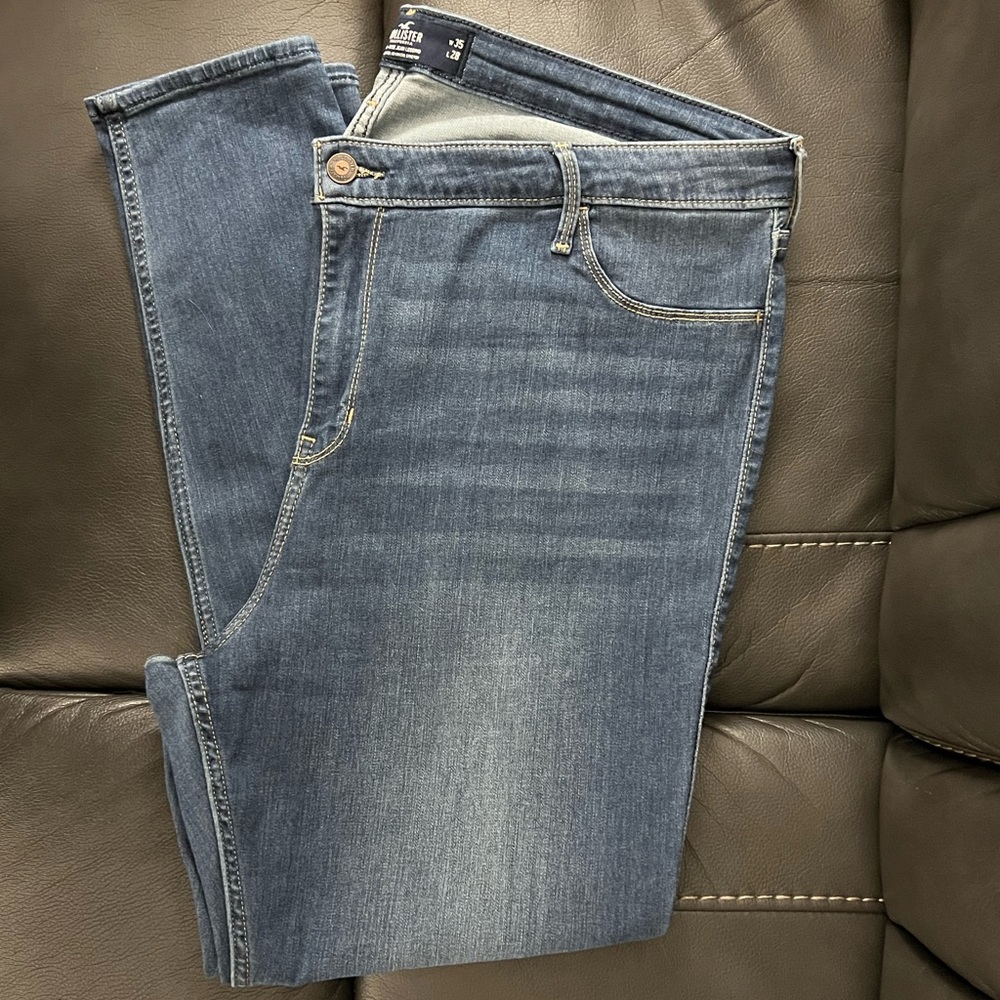 Hollister jeans size 21 regular